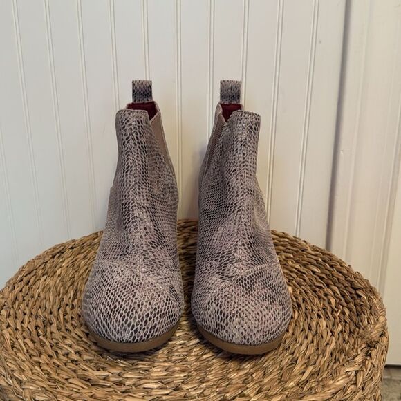 Tom’s Kelsie Stylish Snake Print Wedge Ankle Booties - 7 - Great Condition - Picture 2 of 9